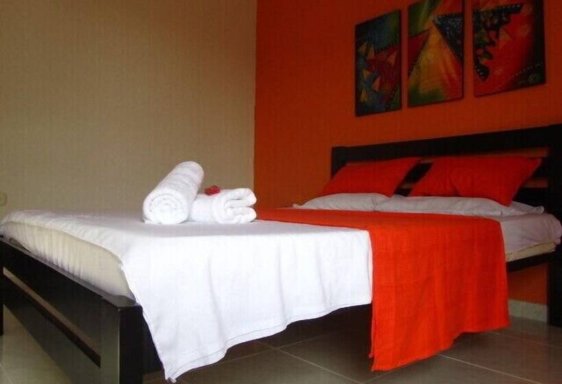 הוסטל La Masia Hostal