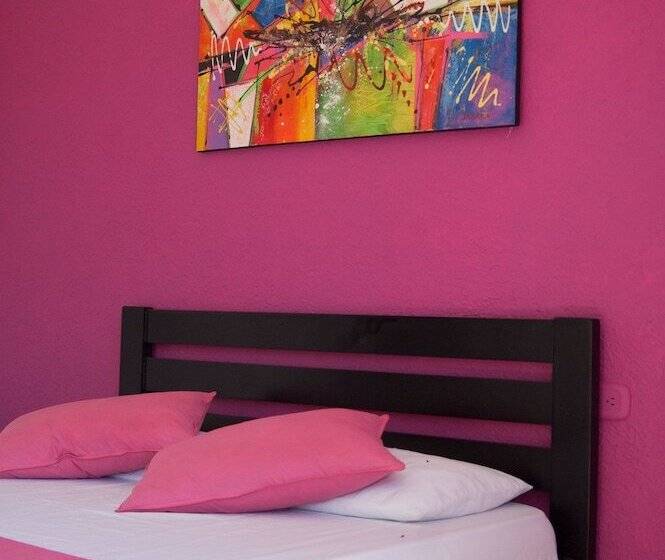 הוסטל La Masia Hostal