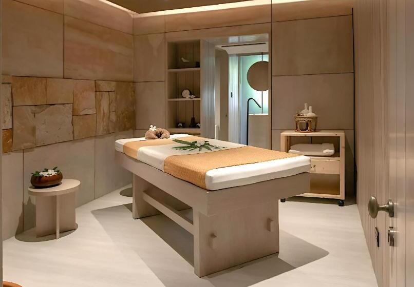 استراحتگاه The Source Herbal Detox Retreat