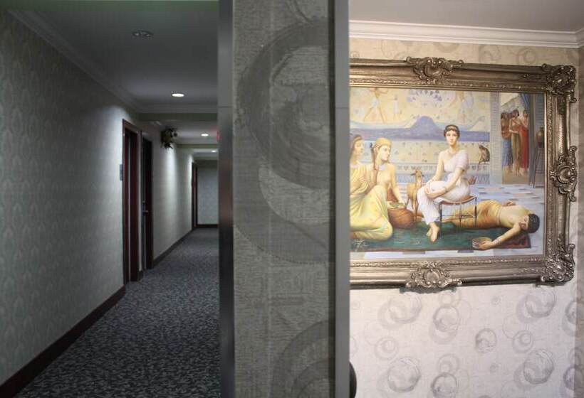 The Deluxe Hotel Vancouver