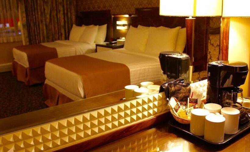 The Deluxe Hotel Vancouver