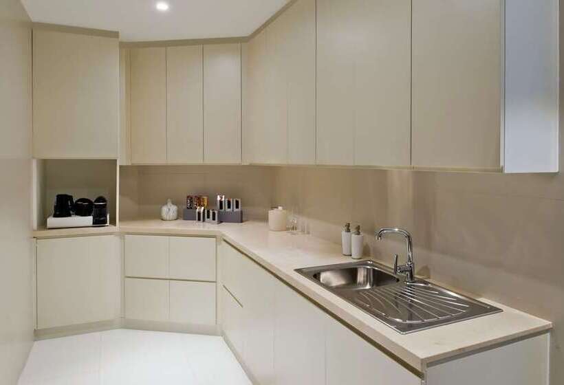 V Hotel Dubai, Curio Collection By Hilton