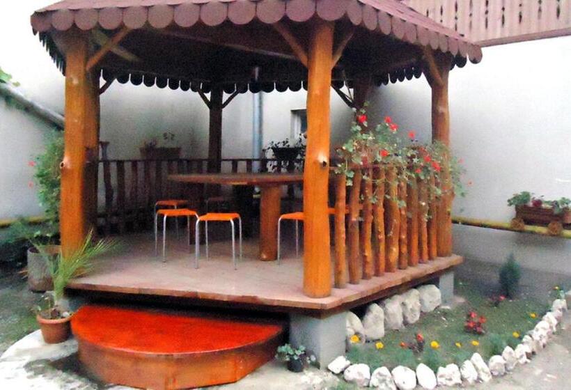 הוסטל Helga House