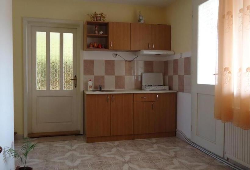 הוסטל Helga House