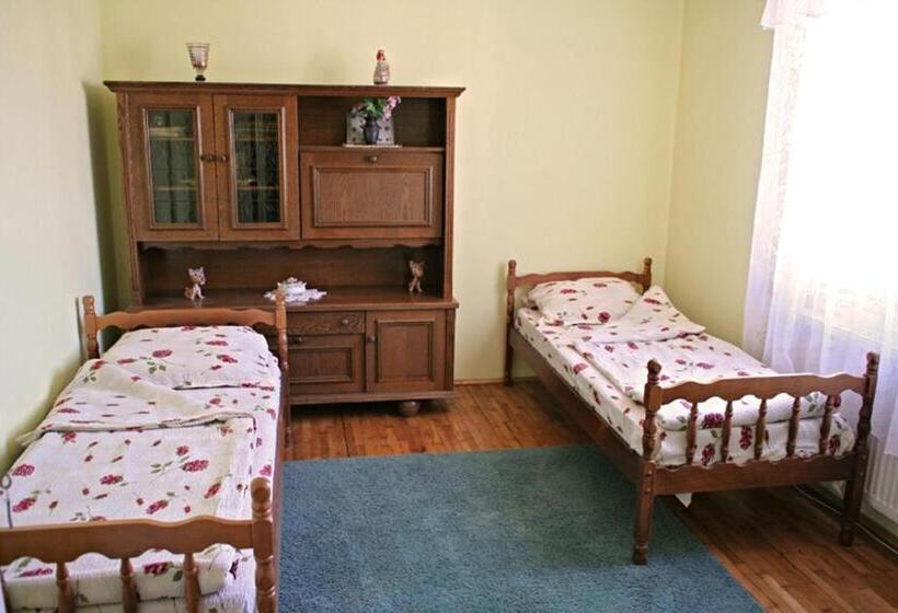 הוסטל Helga House