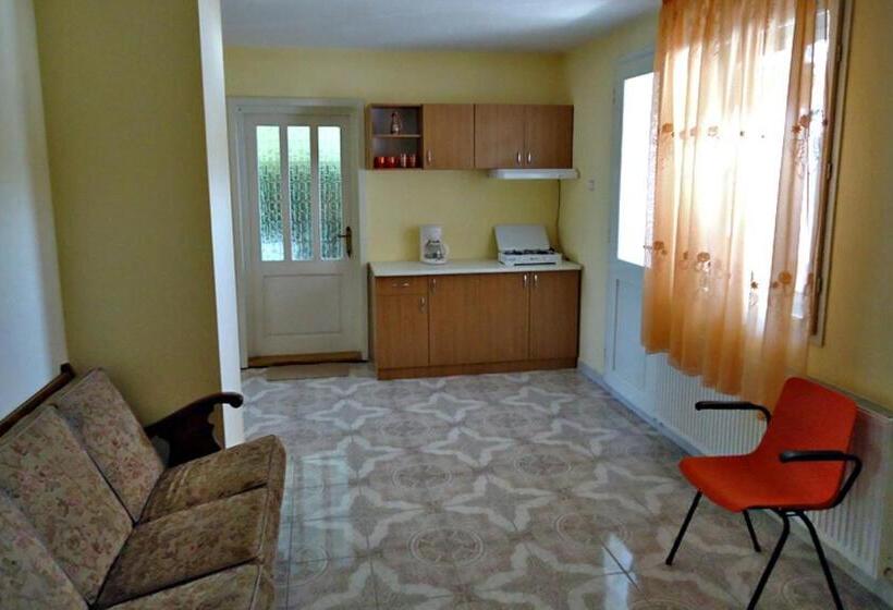 הוסטל Helga House