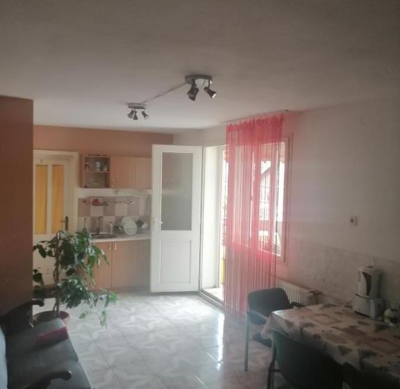 הוסטל Helga House