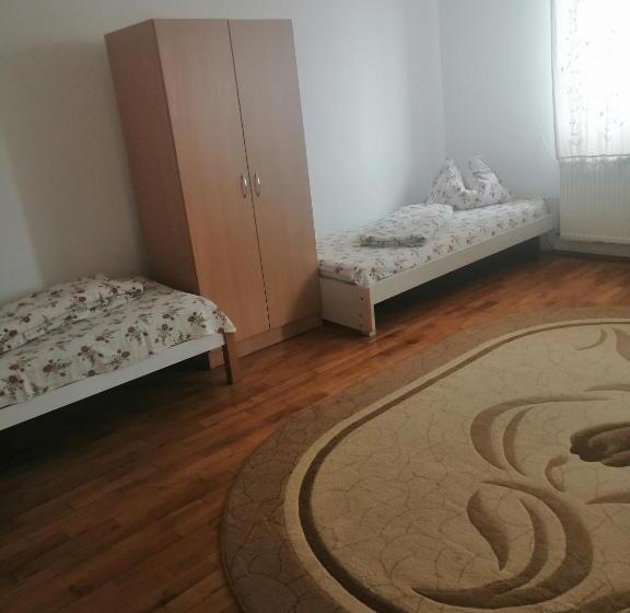 הוסטל Helga House