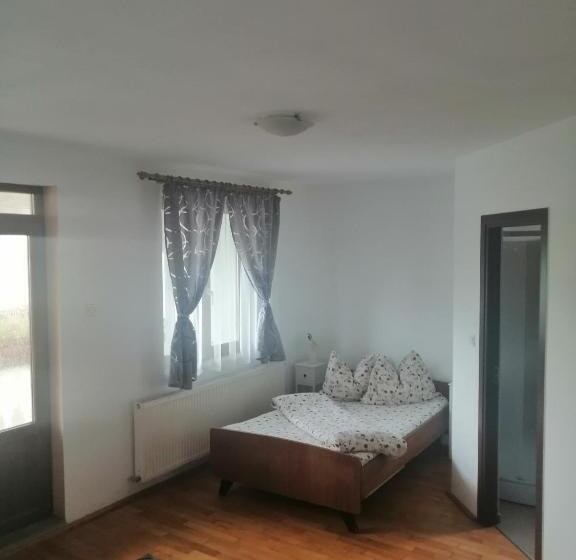 הוסטל Helga House