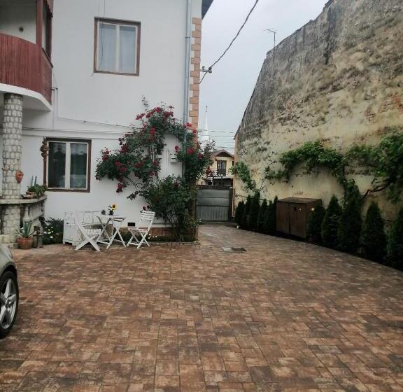 הוסטל Helga House