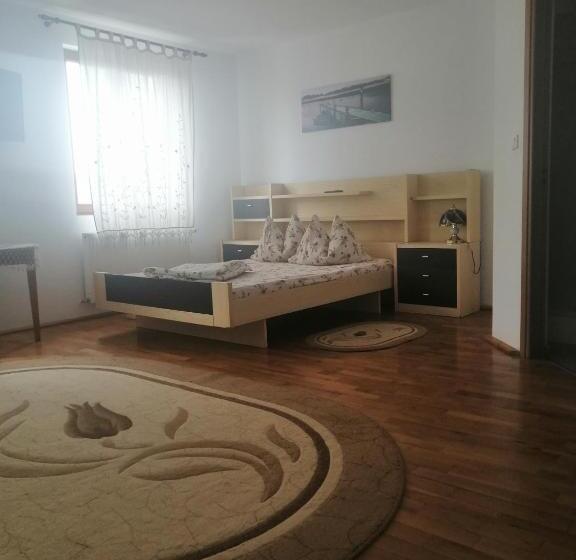 הוסטל Helga House