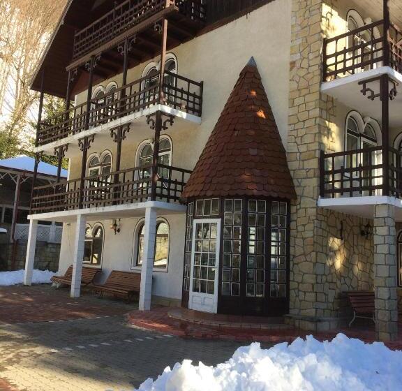 הוסטל Pension Casa Alba