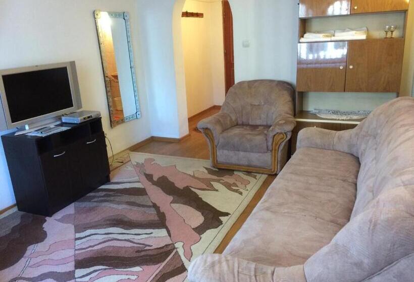 הוסטל Pension Casa Alba