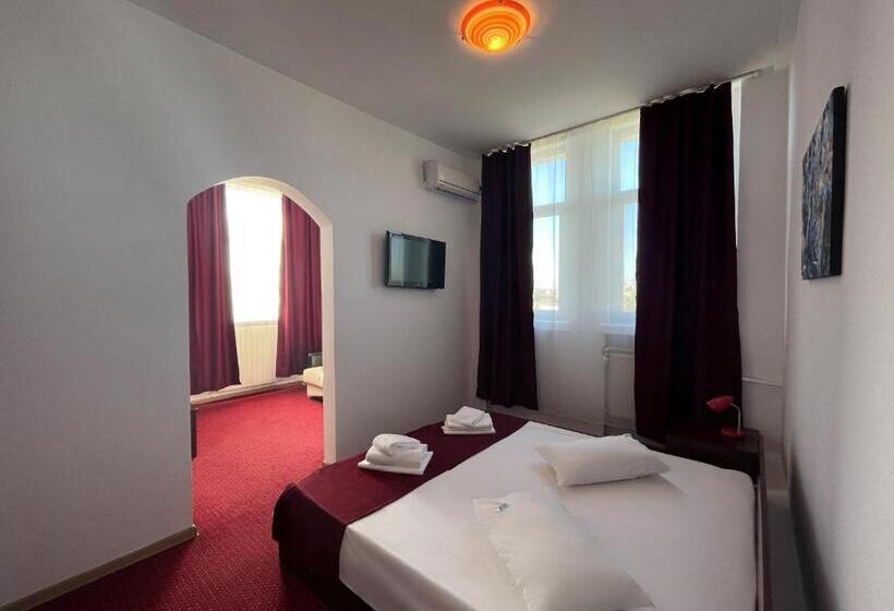 هاستل Tineretului