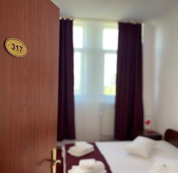 هاستل Tineretului