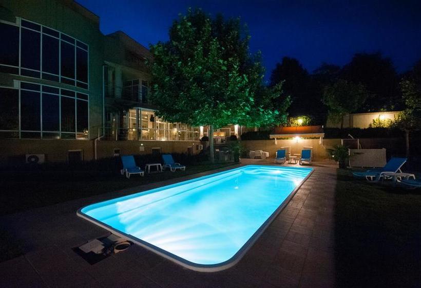 تختخواب و صبحانه Bruxelles Guesthouse Craiova