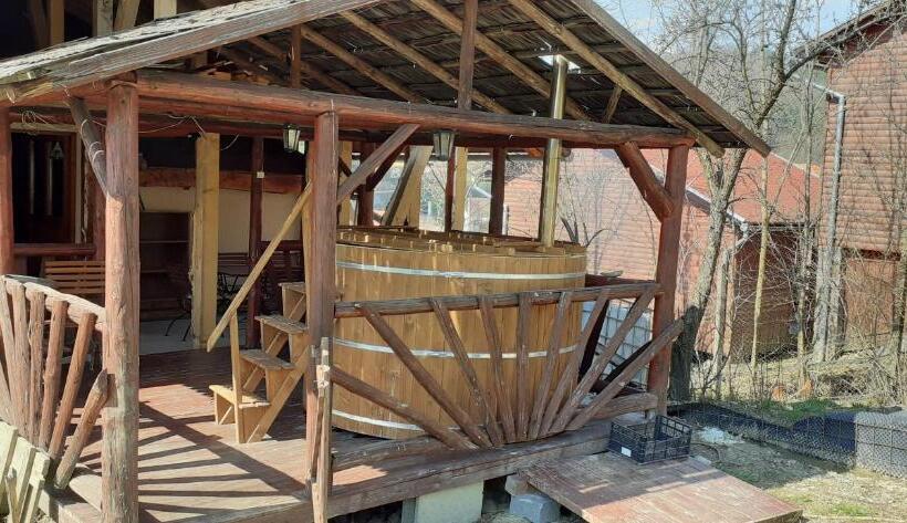 ベッドアンドブレックファースト Pensiunea Moldovan