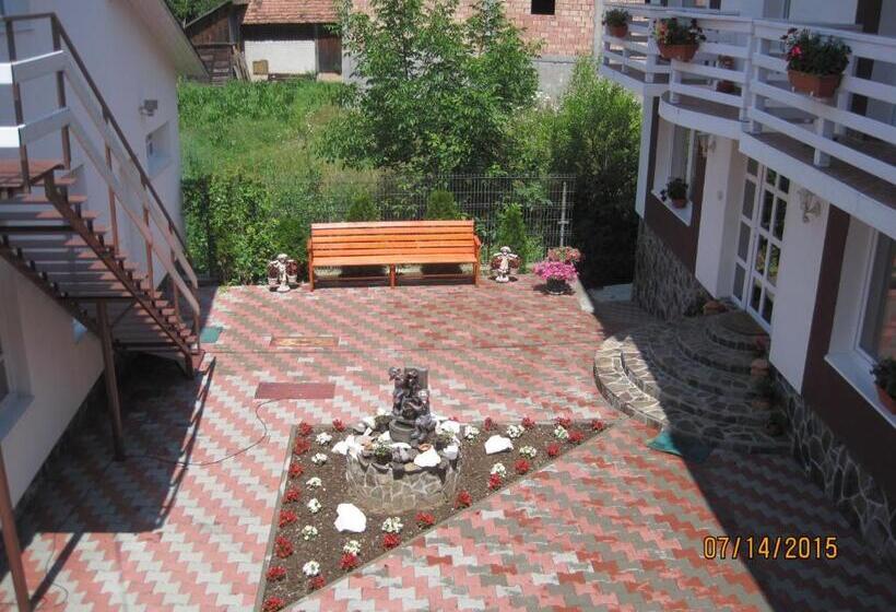 مبيت وإفطار Zoltán & Erika Panzió Parajd