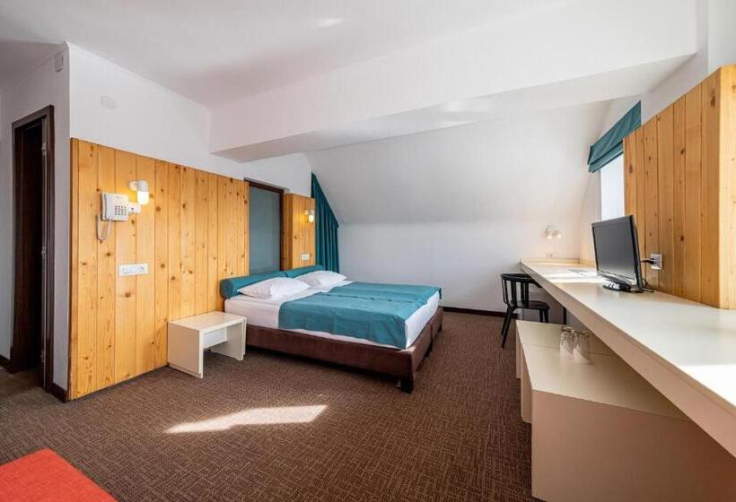 Complex Hotelier Cota O Mie