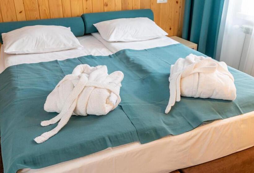 Complex Hotelier Cota O Mie