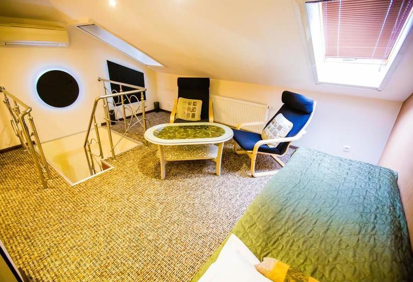 فندق 13 Chairs Boutique