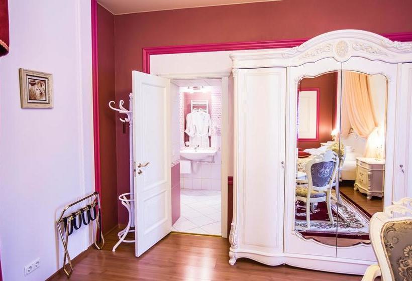 فندق 13 Chairs Boutique