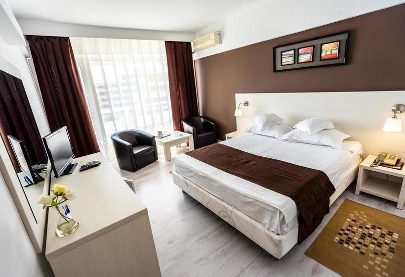 בית מלון כפרי Ambasador