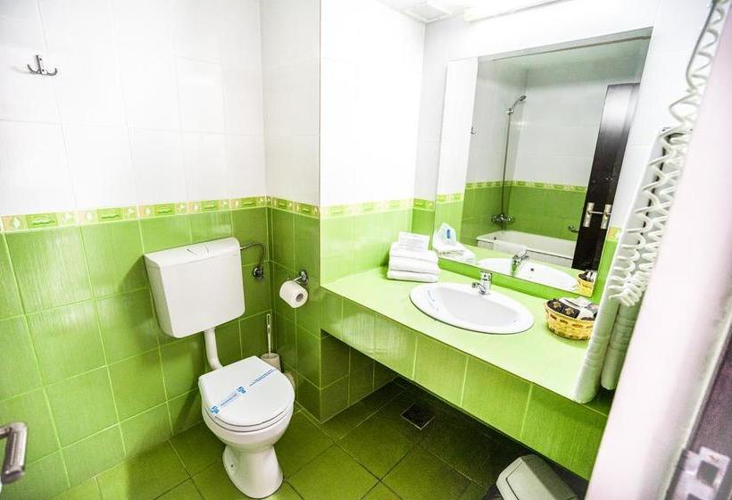 בית מלון כפרי Ambasador