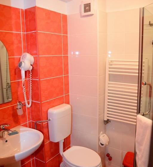 בית מלון כפרי Art Montana