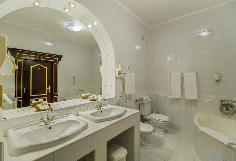 Aurelius Imparatul Romanilor Hotel & Spa