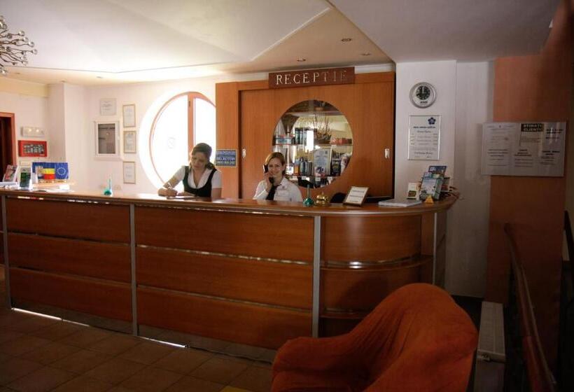 فندق Azuga Ski & Bike Resort