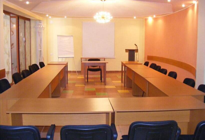 فندق Azuga Ski & Bike Resort