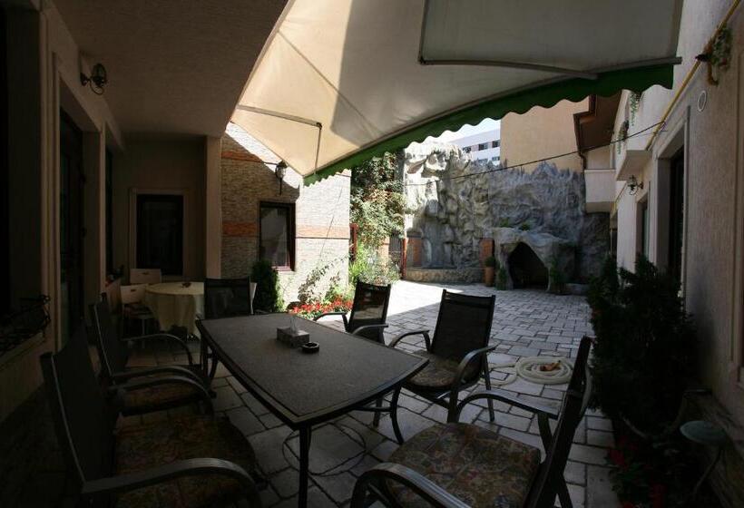 هتل City Garden Rooms And Apartments