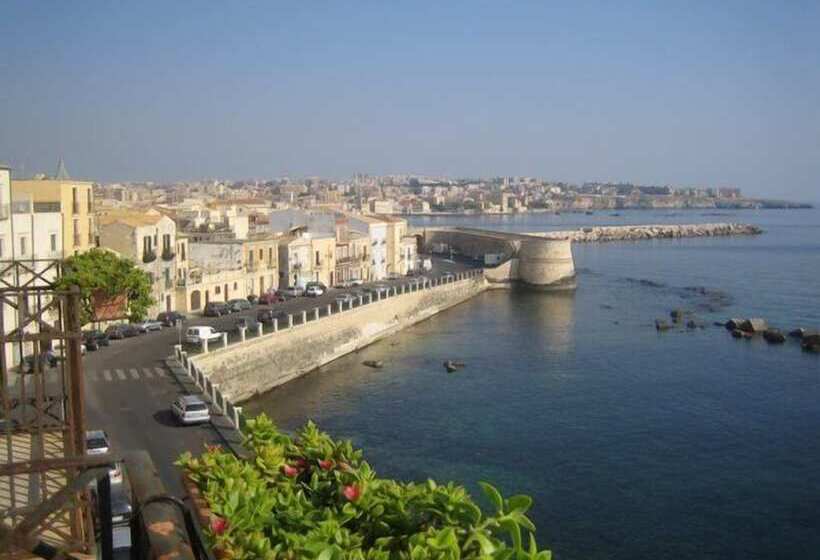 Отель Domus Mariae Albergo