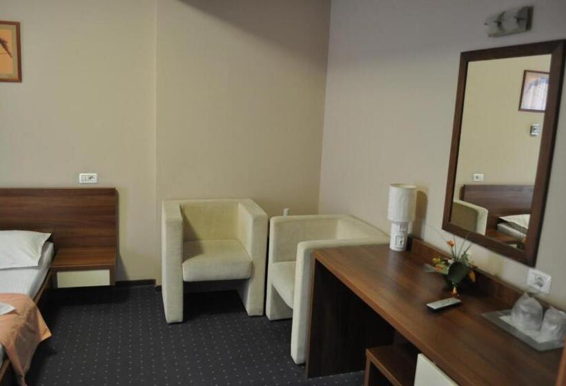 בית מלון כפרי Euro House