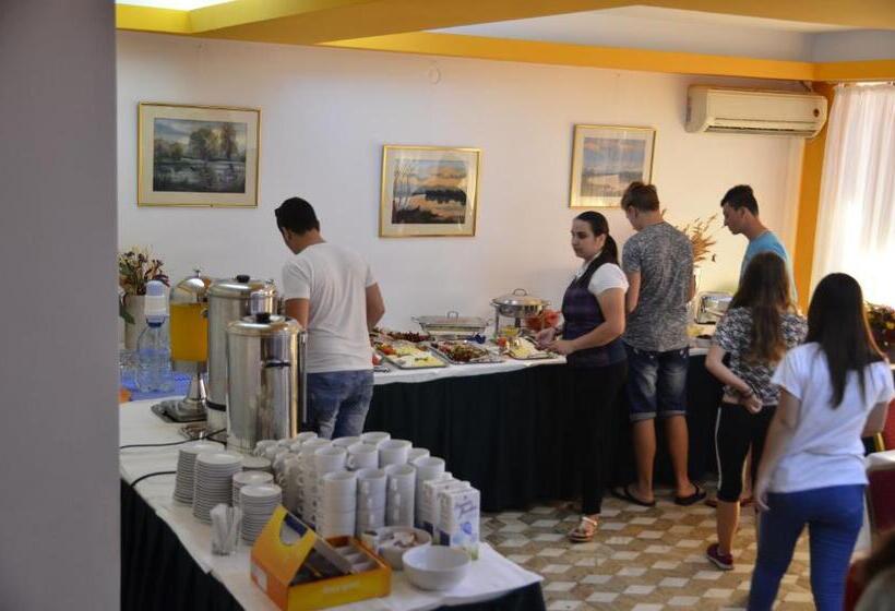 Отель Europolis