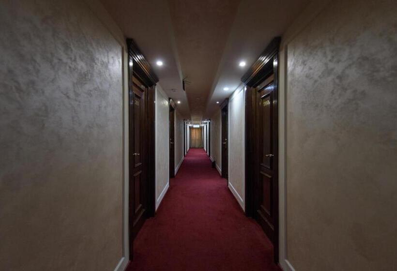 ホテル Golden Palace