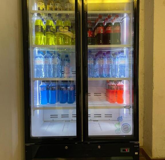 酒店 Holiday Suites