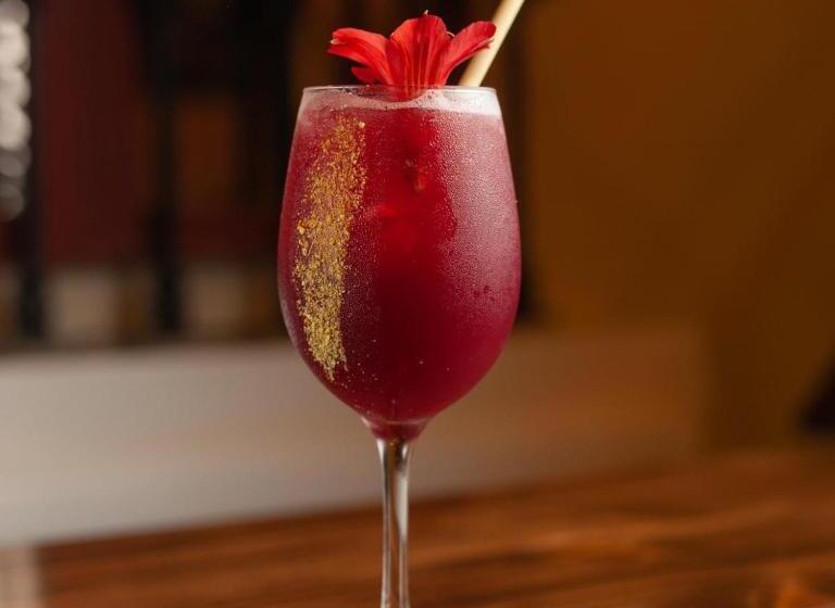 酒店 Holiday Suites