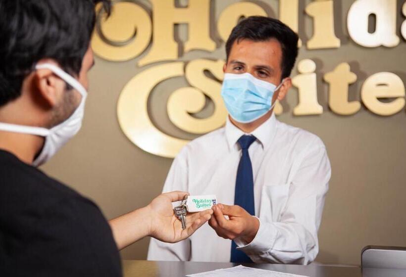 酒店 Holiday Suites