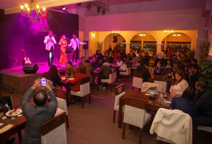 酒店 Holiday Suites