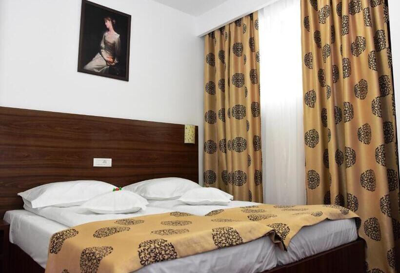 هتل Hostel Orhideea