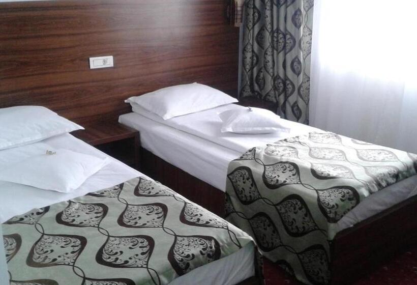 هتل Hostel Orhideea