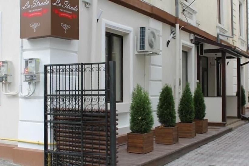 Отель La Strada Boutique Villa