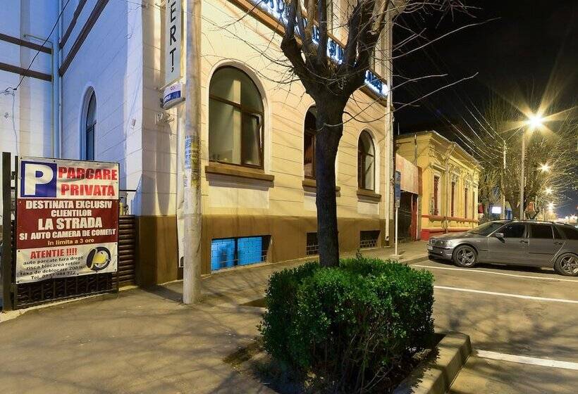 Отель La Strada Boutique Villa