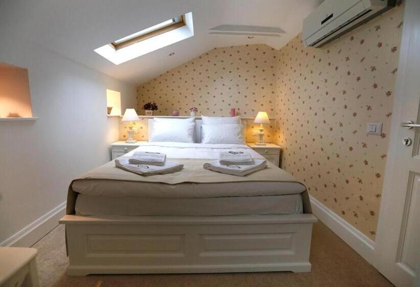 هتل Les Jardins Carol