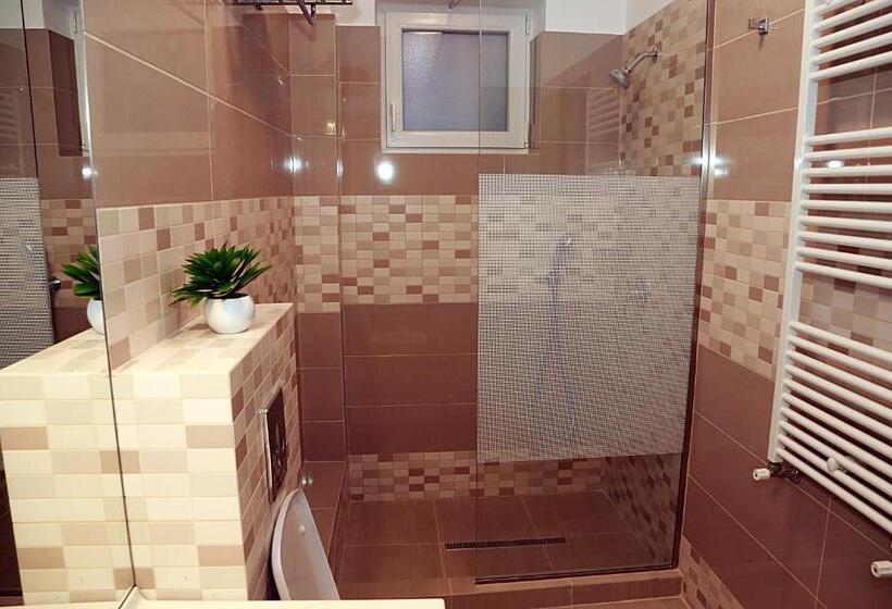 هتل Parliament Square