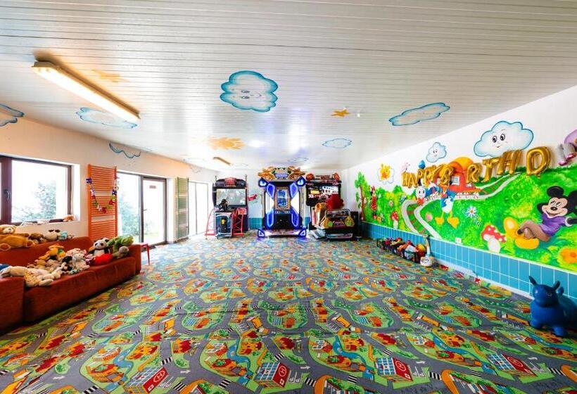 בית מלון כפרי Pensiunea Casa Zanelor