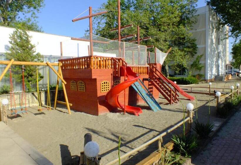 בית מלון כפרי Pirates Resort