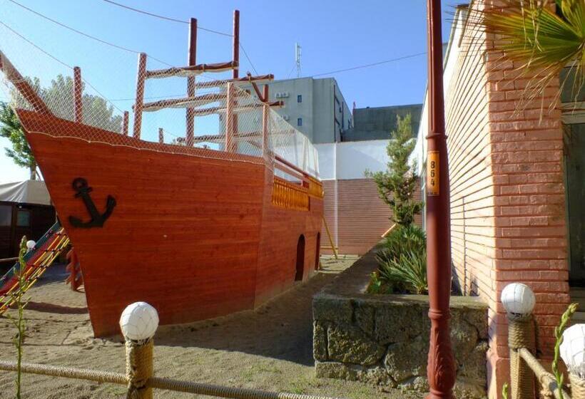 בית מלון כפרי Pirates Resort